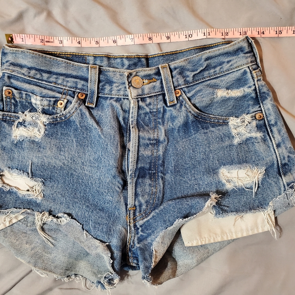 Petros Vintage Levi's distressed 501xx cut off denim - Picture 4 of 11